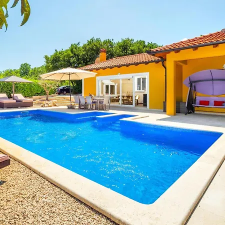 Cozy In Labin With Wifi Apartment *